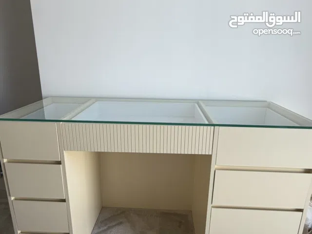 طاولة تسريحة جديد