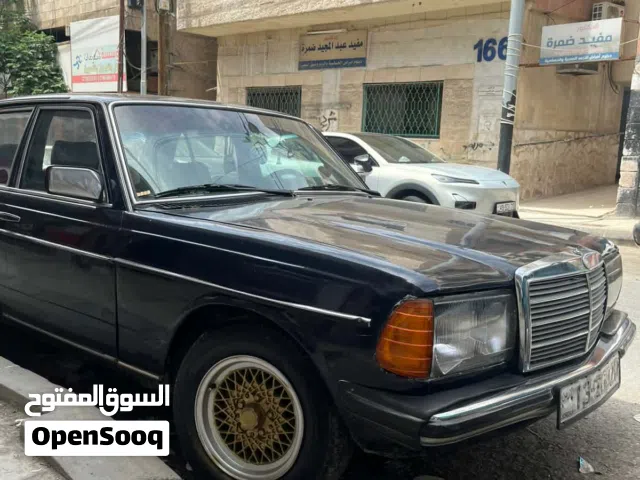 1982 مرسيدس بنز الفئة-E E 200