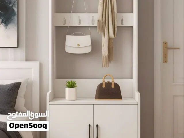 تعلاكة ملابس وجزامة بتصميم حديث