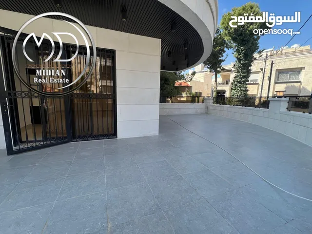 شقق أرضية و طوابق مكررة جديدة للبيع في أجمل مواقع الكرسي مساحات 185م & 210م تشطيبات و ديكورات فاخرة