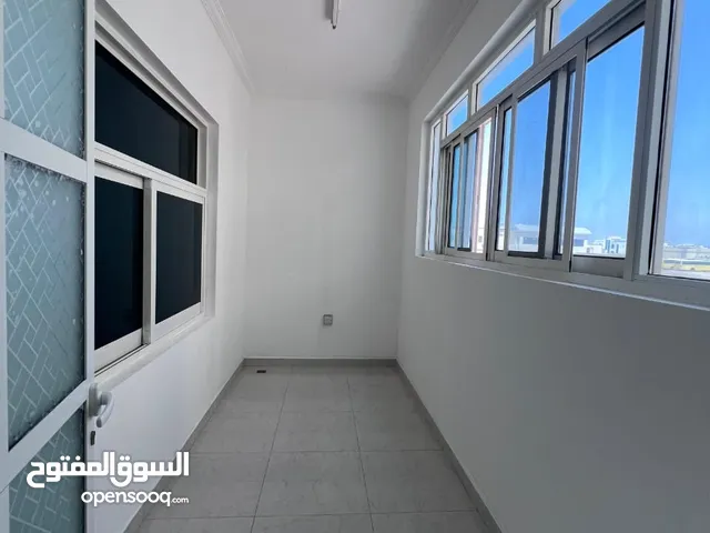 للايجار السنوي بعجمان الجرف 2 شقه 4 غرف وصاله مع 4 حمام