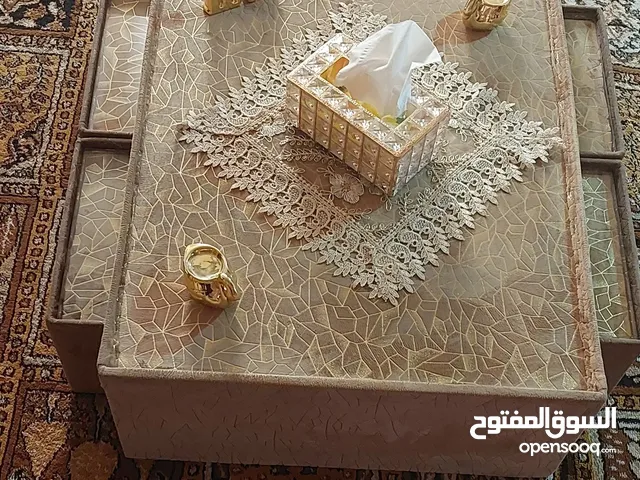 طاولة وسط لغرفة الضيوف