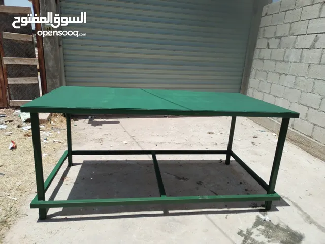 طاولة حديد ثقيلة للبيع