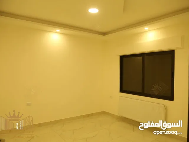 شقة فارغة للايجار - أرضية- 4 نوم - شارع الجامعة