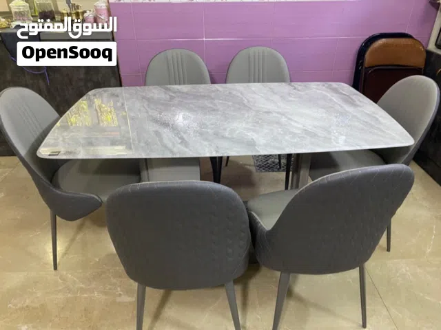 ميز طعام جميل ونضيف جدااا لايوجد ضرر