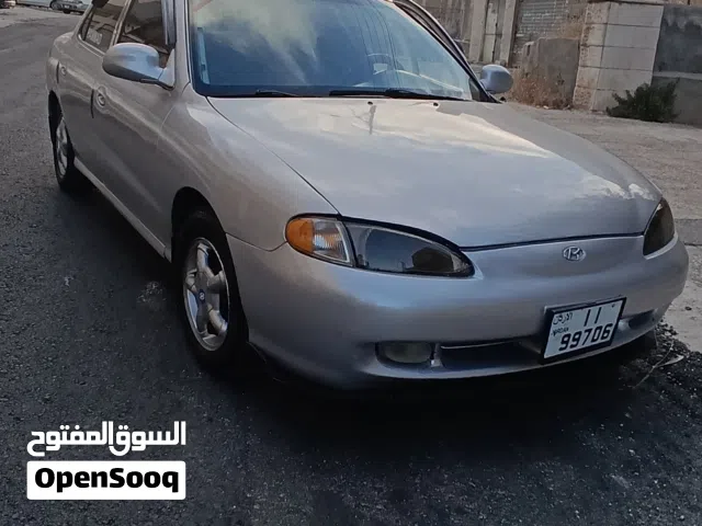 1996 هيونداي افانتي Standard