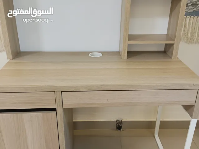 مكتب من ايكيا للبيع