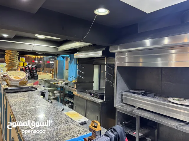 مقهى للبيع في الخوير في مكان مميز قريب من عدة فنادق