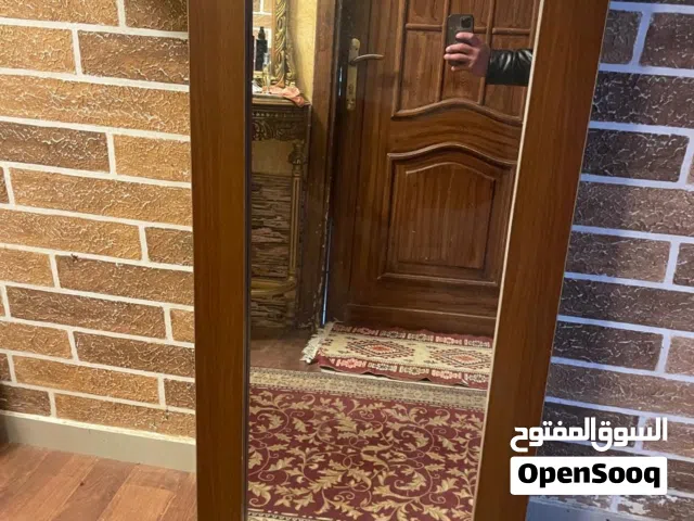 مراي خشب تفصيل ثقيل قشرة بلوط مع رفها بحالة ممتازة المقاس 12