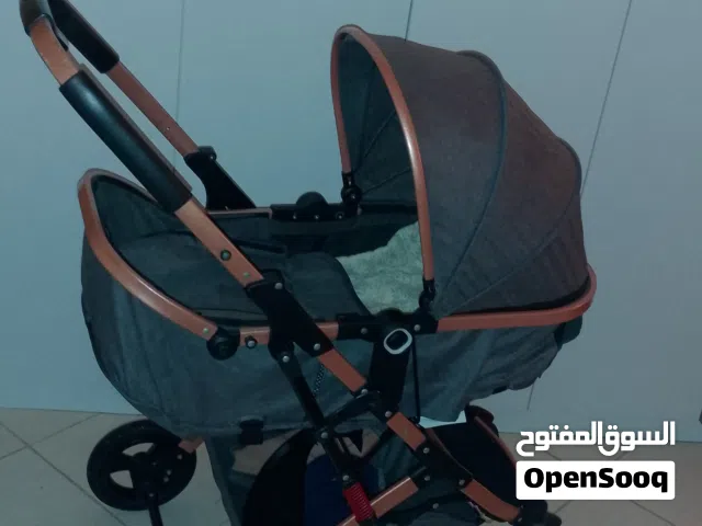 عربية اطفال وسرير للرضع نضيفين جدا مع سفرةطعام