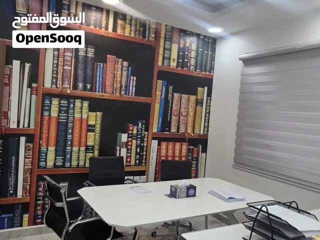 إعلان عن بيع مكتب بالأخلاء مع جميع تجهيزاته