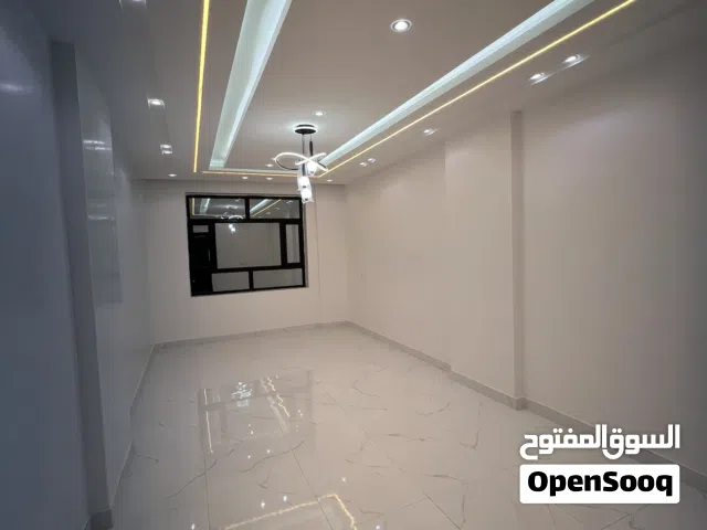 شقة للبيع بسعر عرررطه ومغرررري جنوبي غربي دافيه ومهويه من كل الجهات ف برج 6 ادوار على شارع زفلت