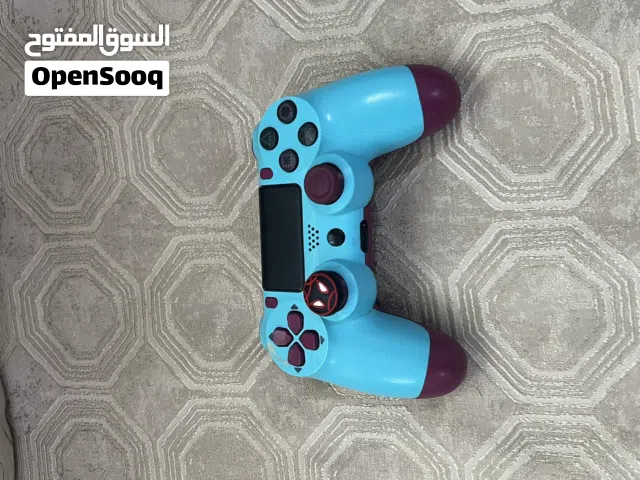 للبيع جهاز وسيديات  سوني 4