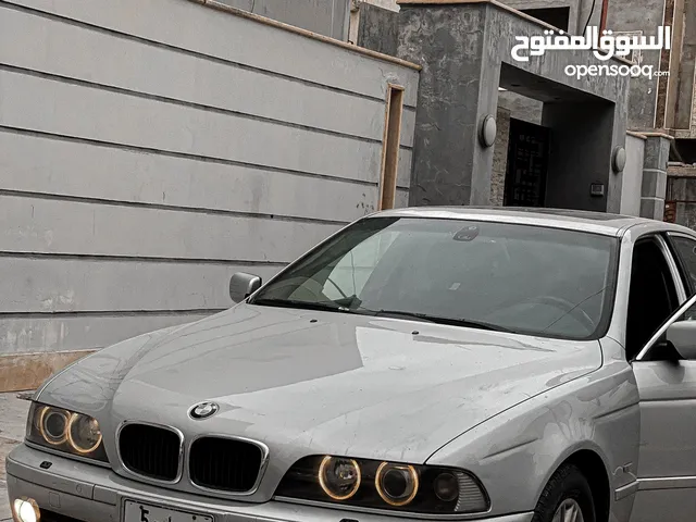 BMW 530i .