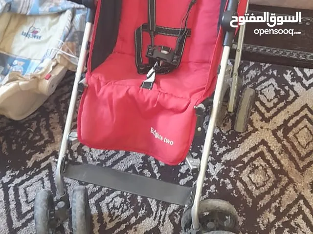 عرباية وكرسي هزاز للاطفال استخدامهم بسيط جدا كما هو موضح بالصور للبيع بسعر مغري قابل للتفاوض........