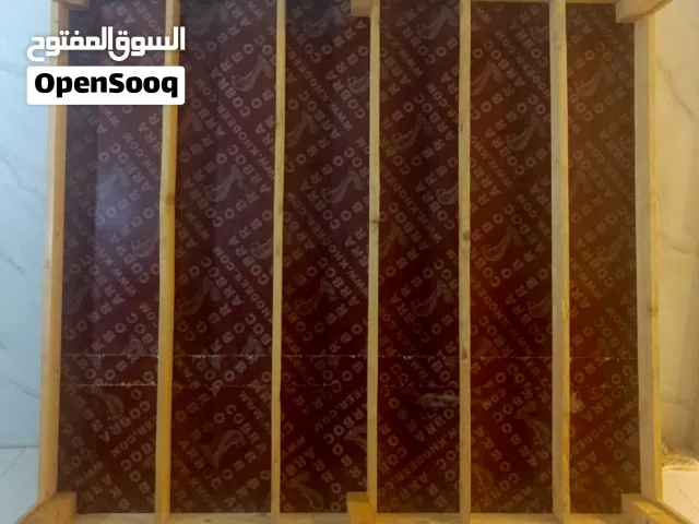 سرير خشب قوي ونظيف