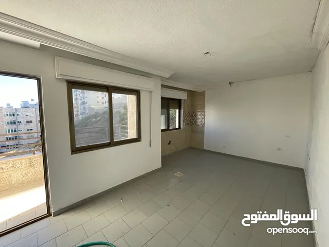 للبيع شقة مع روف في موقع مميز شمال عمان طابق ثالث