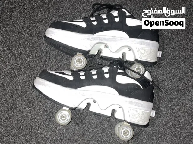 أحذية رباعية العجلات