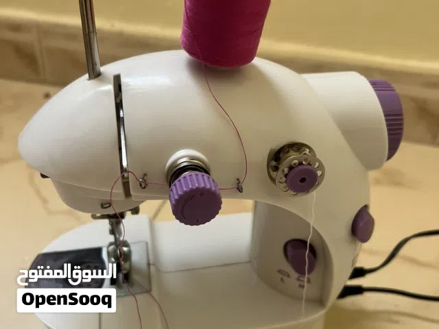 Mini sewing machine