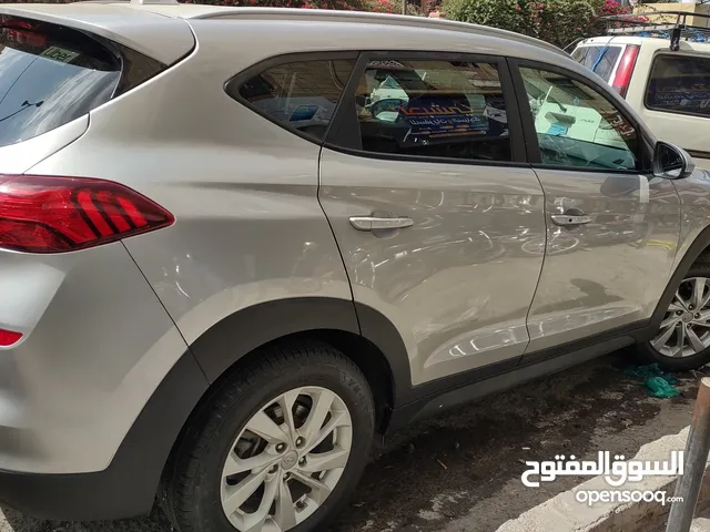 التلميع الساطع للسيارات ( داخلي _ خارجي )