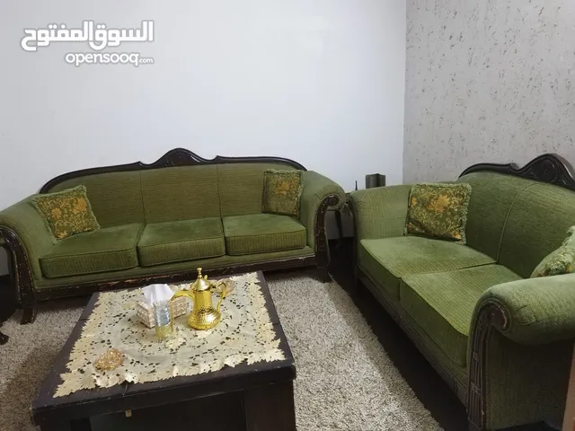 طقم كنب للبيع بحالة جيدة جدا 7مقاعد