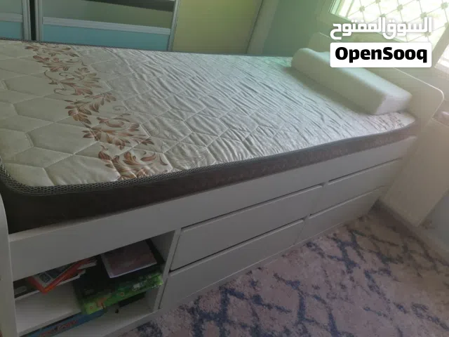 تخت مفرد عالي تحته اربع ادراج من ايكيا
