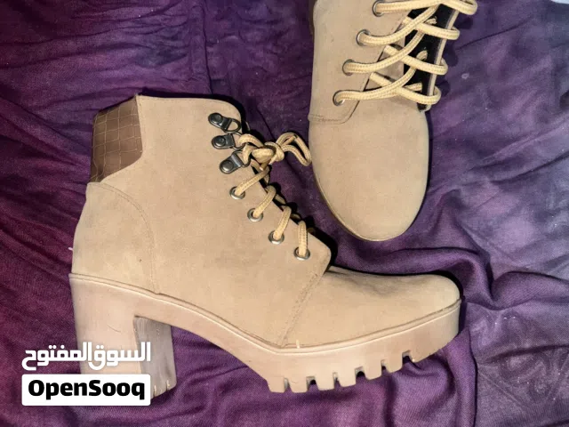 بوت نسائي هيلز