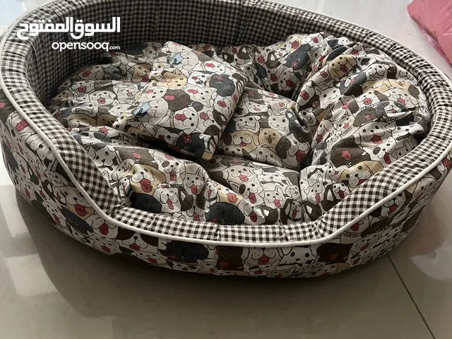 Comfortable Pet bed for sale 8 bd