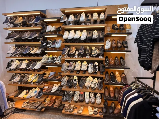 ديكور محل للبيع  استخدام قليل
