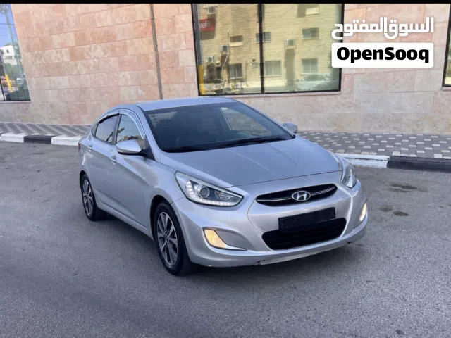 2017 هيونداي اكسنت Standard