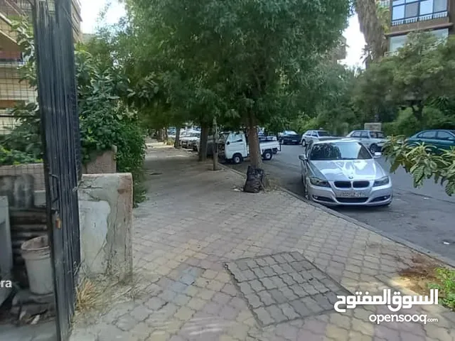 محلان للبيع مقابل الباب الخلفي لحديقة التجارة