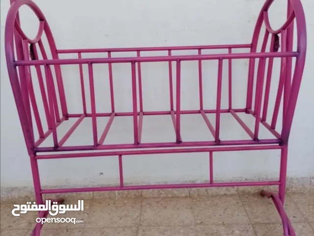 سرير أطفال حدين بحاله ممتازه