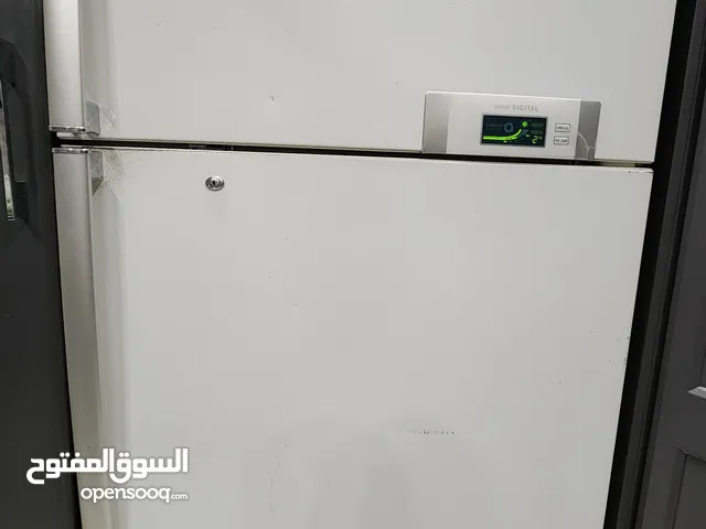 ثلاجة LG ..ال جي تجميع كوري سعة 640 ليتر و شاشة ديجيتال بحالة ممتازة و تبريد قوي بدون اعطال نهائياً