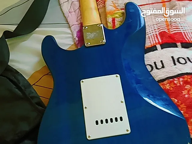 للبيع: جيتار كهربائي+حقيبة من نوع pRO Sound ازرق لونه درهم اماراتي هو مستخدم لمده شهر ونص للسفر