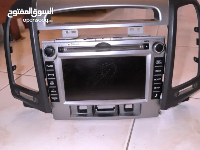 للبيع شاشة سيارة سنتافي Hyundai Santa Fe 2010 مع الطبلون كامل بحاله جيده جدا