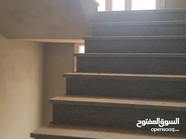 شقق جديدة نص تشطيب طرابلس في منطقة السراج