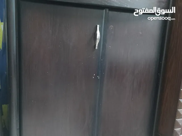 خزانة أحذية مستعملة