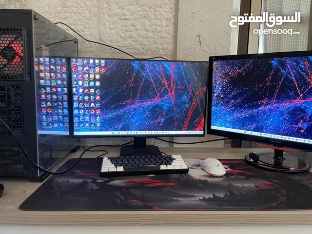 Pc للبيع مع شاشتين وماوس وكيبورد وسماعه