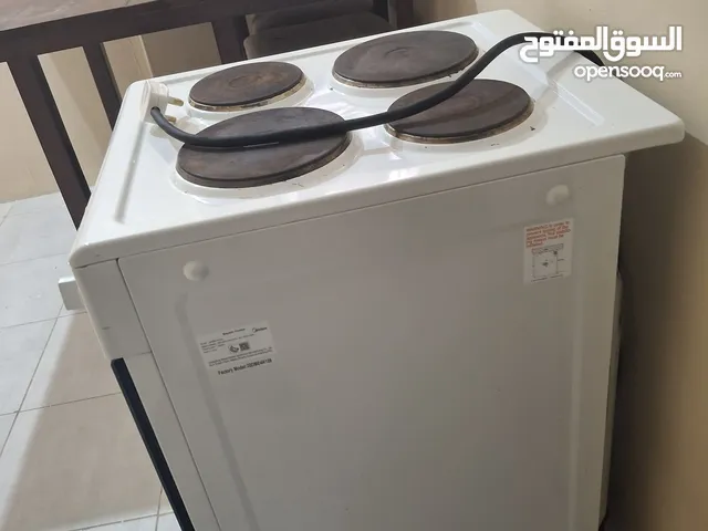 طباخ كهرباء بحالة جيدة جدا و  طاولة طعام بها 6 كراسي