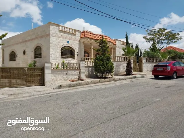 220 m2 3 Bedrooms Townhouse for Sale in Amman Abu Alanda