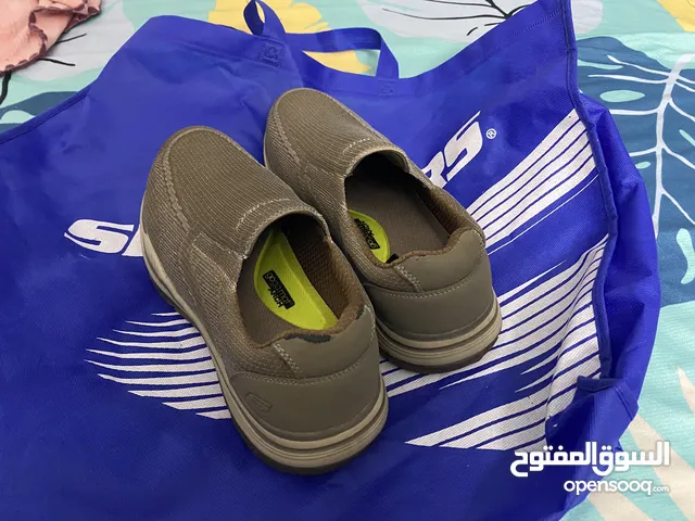 جزمة Sketchers مستوردة من الإمارات مقاس 42