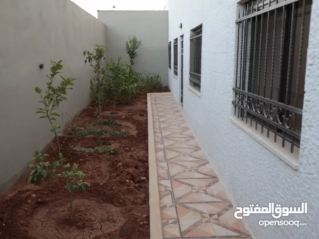 شقه شبه ارضي فاخره البنيات للبيع