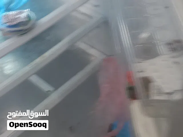 ثلاجه انت  ثلاجة شارب حالة جيدة جدا