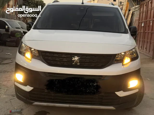 بيجو ريفتر 2022