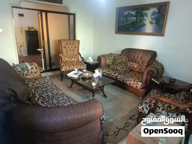 طقم كنب وطقم كورنر للبيع بحالة ممتازة