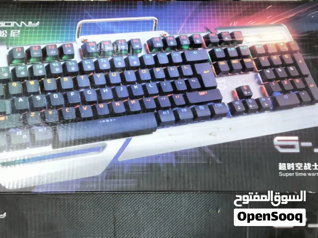 كيبورد مستعمل  نظافة: جداً نظيف واستخدام قليل  يرهم على بلي 4 أو pc  السعر: 20 آلاف وبيه مجال