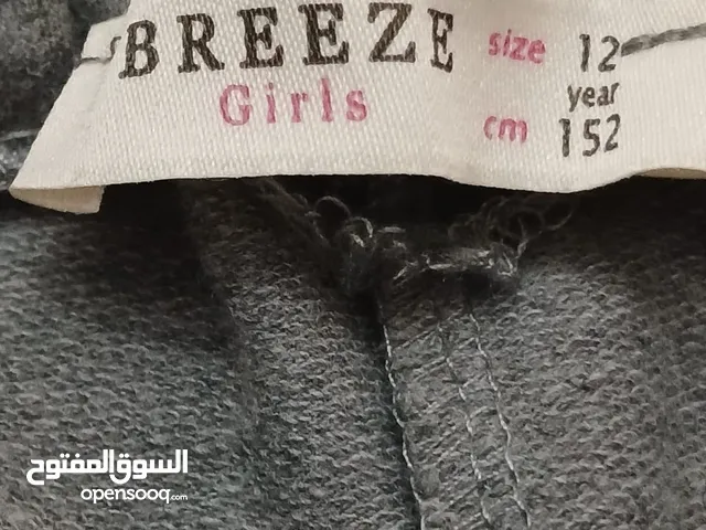 بنطال جميل سريع البس و نوعي عالي ويلبس قياس 12لونه رمادي مستعمل اقل من 5مرات
