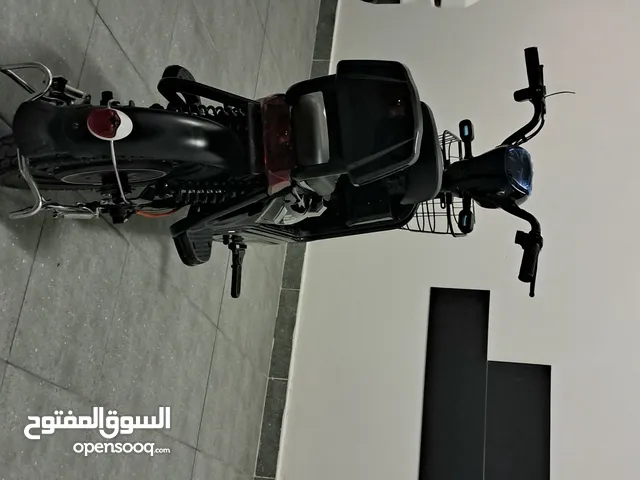 سكوتر الاكتروني جديد تقريبا مع كل ادوات و الشاحن و المناضر و المفاتي