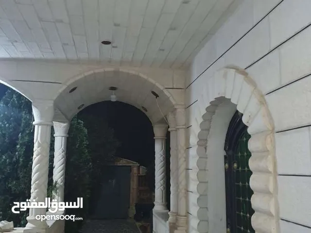 233m2 5 Bedrooms Townhouse for Sale in Amman Alkhashafia