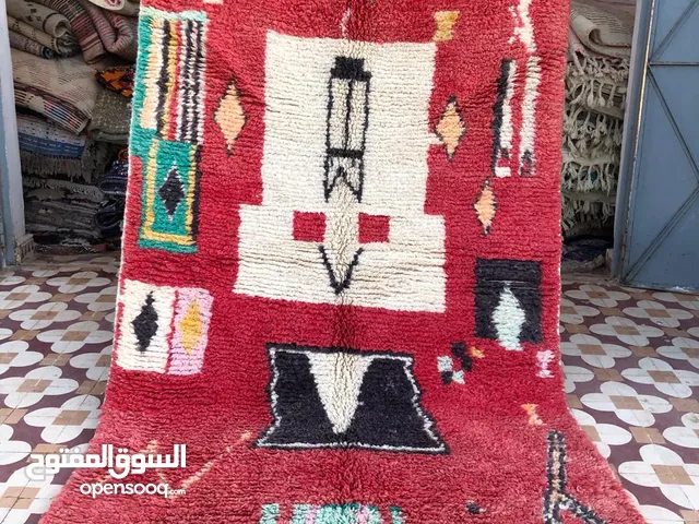 سجادة تقليدية من صنع الأيادي الماهرة – رمز للفخامة والتراث